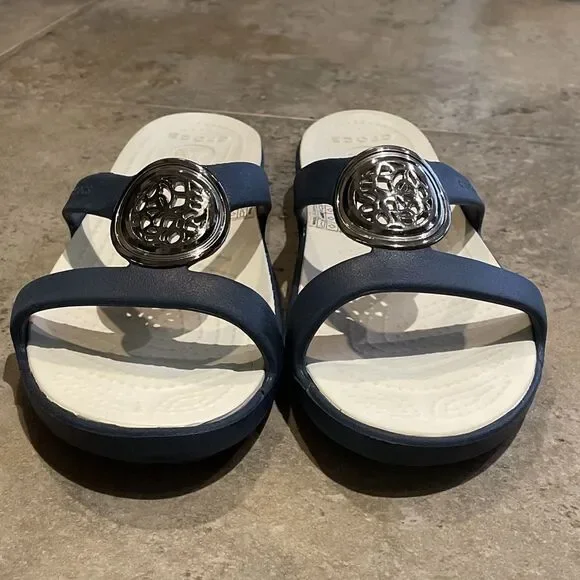 CROCS Sanrah Circle Slide Sandal Shoe Womens Size 7 Medallion Comfort Casual - Picture 10 of 13